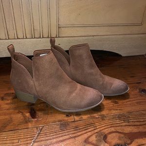 American Eagle AE tan brown booties